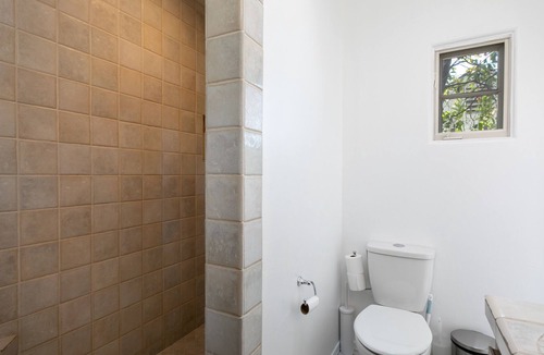 Altadena House | Luxe Villa with Private Pool, Hot Tub, Fireplace, WiFi, Central AC - Dogs OK