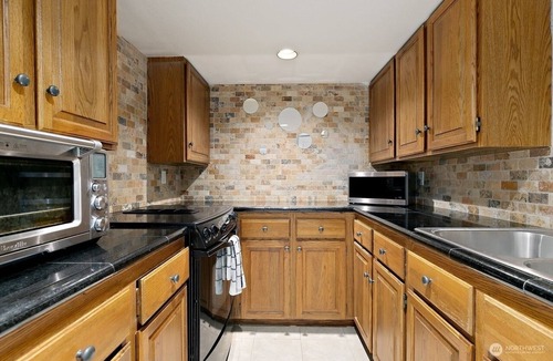 Bryn Mawr-Skyway House | Luxe Waterfront Estate Annex Hot Tub FIFA Ready