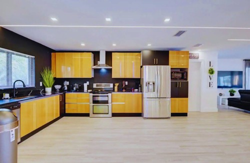 Seybold Villa | Luxe WATERFRONT MANSION w Private Nightclub, Cinema, Game Room & Pool