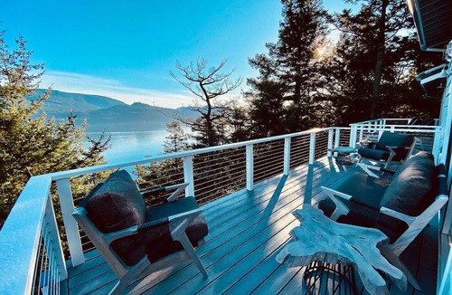 Eastsound House | Luxe Waterfront, Private Beach, Golfing, Hiking, Spacious Living, Close to Town
