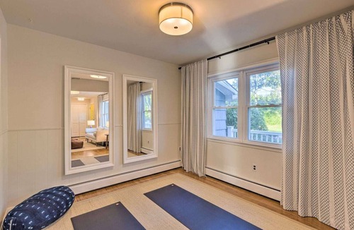 Westhampton Beach House | Luxe Westhampton Beach Home w/Pool & Hot Tub