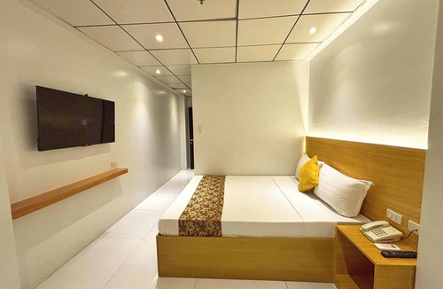 Pasay Hotel | LuxeLite Suites Pasay