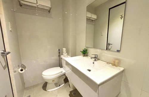 Pasay Hotel | LuxeLite Suites Pasay