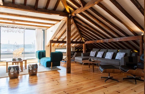 Lisbon Old Town Apartment | LuxLapa Duplex
