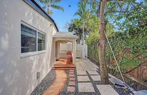 Ives Estates House | LUXTROPICA