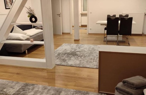 Untermitterdorf Apartment | Luxuriöse Dachgeschosswohnung mit Whirlpool-Badewanne Ihr Rückzugsort zum Wohlfühlen