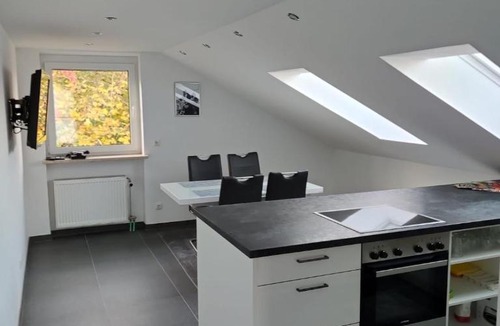 Untermitterdorf Apartment | Luxuriöse Dachgeschosswohnung mit Whirlpool-Badewanne Ihr Rückzugsort zum Wohlfühlen