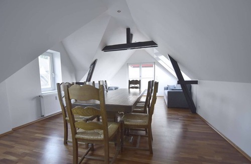 Rath Apartment | Luxuriöse Messe- und Ferienwohnung ca. 130qm mit Balkon.