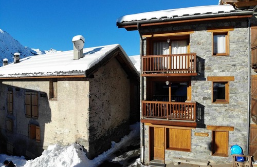 Saint-Martin-de-Belleville Ski Chalet | Luxurious 8-Bed Chalet with Sauna and Mountain Views in Quiet Village Setting