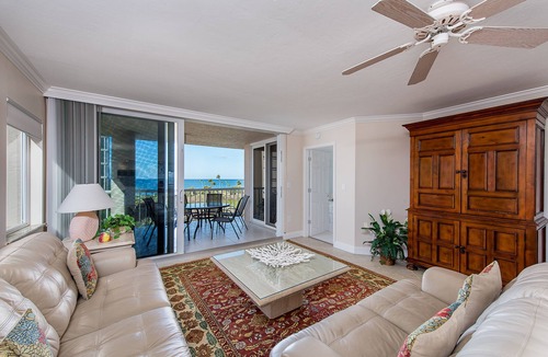 Park Shore Condo | Luxurios beach condo with balcony in every room and private beach access