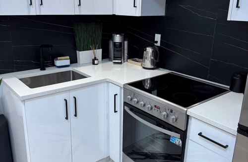 South Clearbrook House | Luxurious 1-Bed Room suite