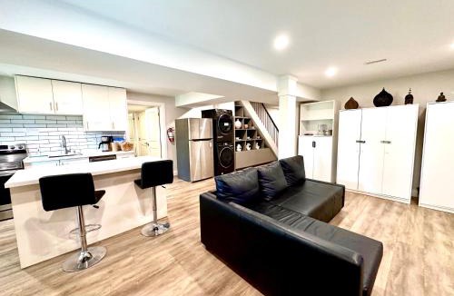 Rosemount Apartment | Luxurious 1-Bedroom, 1-Bathroom Suite Near Fairview Mall & Waterloo Airport no Pet allowed