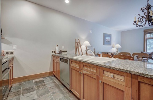 River Run Condo | Luxurious 1 BR in River Run Village with Ski in ski out, Kids Ski Free, No cleaning fees by RedAwning