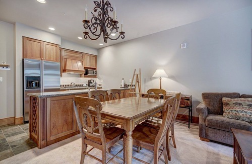 River Run Condo | Luxurious 1 BR in River Run Village with Ski in ski out, Kids Ski Free, No cleaning fees by RedAwning