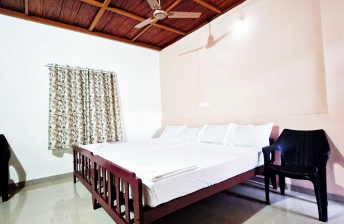 Varkala Bed & Breakfast | Luxurious 1 double Bed BnB 10