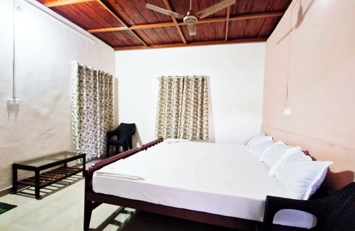 Varkala Bed & Breakfast | Luxurious 1 double Bed BnB 10