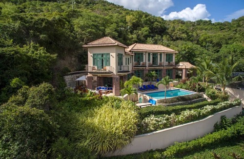 Estate Peter Bay House | Luxurious 11 Peter Bay-walk to the beach-backup power