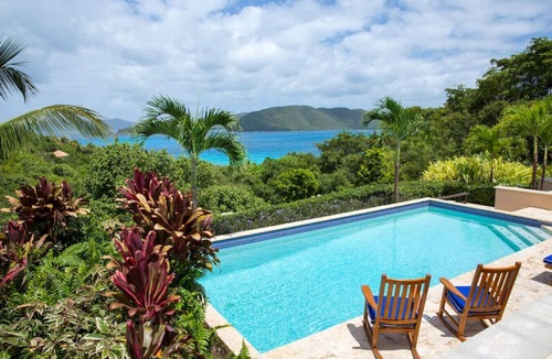 Estate Peter Bay House | Luxurious 11 Peter Bay-walk to the beach-backup power