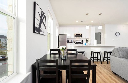 Pflugerville Apartment | Luxurious 1BR Gem – Steps from the Action