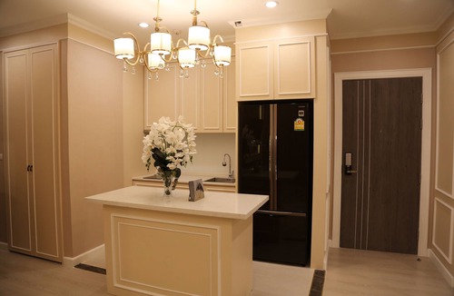 Huai Khwang Condo | Luxurious 2 bedrooms condo close to airport link