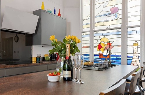 Teignmouth Apartment | Luxurious 2 Bed Apartment, Free Parking & Netflix