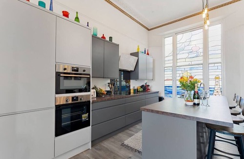 Teignmouth Apartment | Luxurious 2 Bed Apartment, Free Parking & Netflix