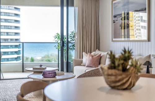 Broadbeach Apartment | Luxurious 2-Bed Designer Retreat at Oracle Resort