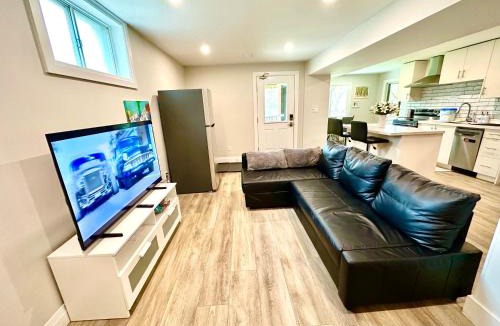 Rosemount Apartment | Luxurious 2 Bedroom & 2 Bathroom Suit Near Fairview Mall & Waterloo Airport Pvt, No pet allowed