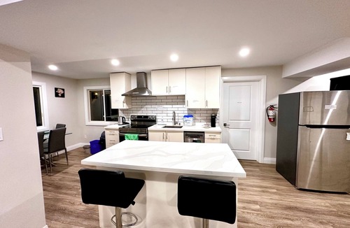 Rosemount House | Luxurious 2 bedroom Heated floor 2 bathroom near to Chicopee Hill & Airport