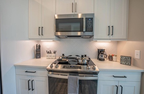 Summerhill Apartment | Luxurious 2 BR/2BR Downtown Apartment