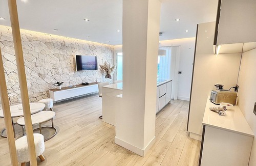 Menton Apartment | LUXURIOUS 2-ROOM DESIGNER APARTMENT ON THE SEAFRONT.