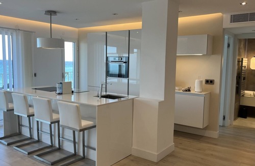 Menton Apartment | LUXURIOUS 2-ROOM DESIGNER APARTMENT ON THE SEAFRONT.