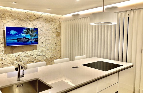 Menton Apartment | LUXURIOUS 2-ROOM DESIGNER APARTMENT ON THE SEAFRONT.
