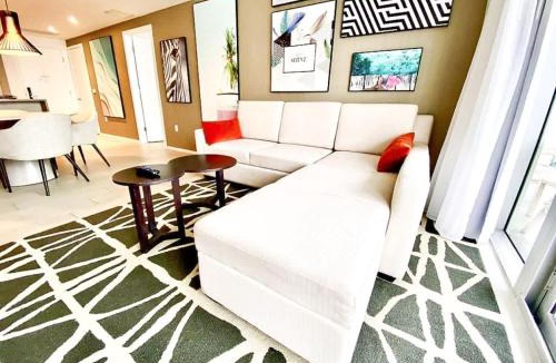Hollywood South Central Beach House | Luxurious 2b 2b with an Amazing View - Daily resort fee and parking not included -