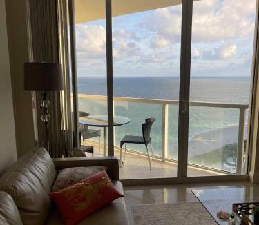 Sunny Isles Beach Apartment | Luxurious 2BD Condo with Direct Ocean Views & Resort Pool in Sunny Isles