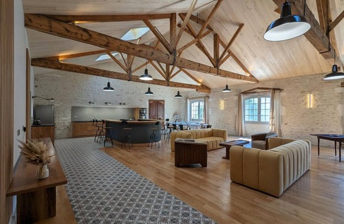 Gondeville Apartment | Luxurious 3-Bed Apartment with Private Bathrooms, Central Location, and Exclusive Truffle Tastings