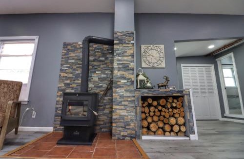 Catskill Villa | Luxurious 3 Bedroom, 3 Bathroom, Entire Home in Catskill