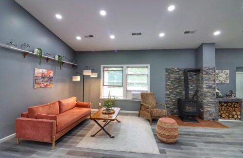 Catskill Villa | Luxurious 3 Bedroom, 3 Bathroom, Entire Home in Catskill
