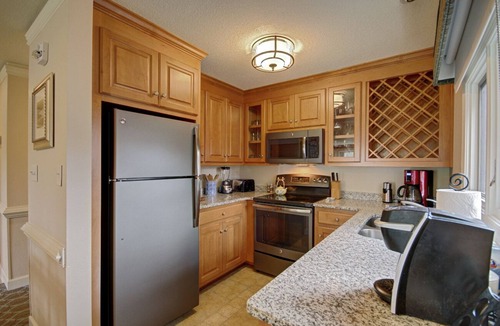 Kingsmill Condo | Luxurious 3 Bedroom Condo Sleeps 8! Brand New Full Size Washer and Dryer.!