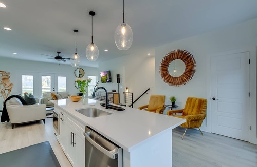 Lexington House | Luxurious 3 BR Distillery District Townhouse - Eight Belles