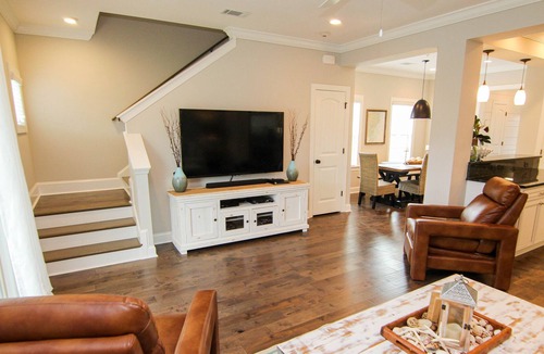 Epworth Acres House | Luxurious 3 BR townhome in prime locale!