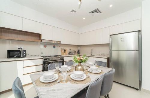 Dubai Villa | Luxurious 3 BR with Maid Room in Arabian Ranches 2