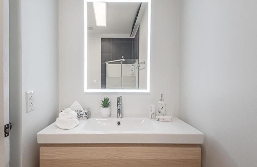 Downtown Montreal Apartment | Luxurious 3BD Apt in heart of downtown 5 min walk to Bell Center