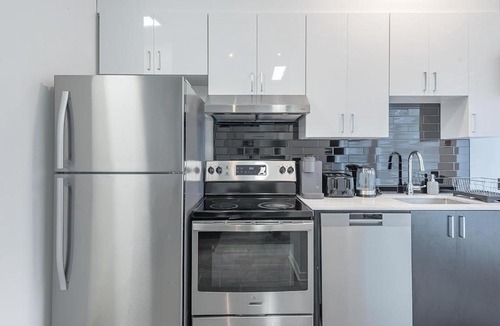 Downtown Montreal Apartment | Luxurious 3BD Apt in heart of downtown 5 min walk to Bell Center