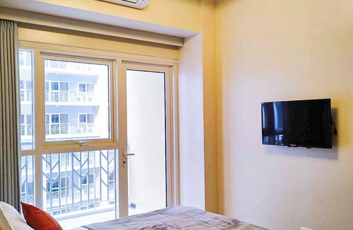 Tambo Apartment | Luxurious 3BR with Sunset, Pool View across Okada Manila II 12pax