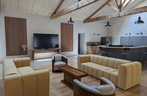 Gondeville Apartment | Luxurious 4-Bedroom Apartment with Private Bathrooms, Central Location, and Truffle Experience