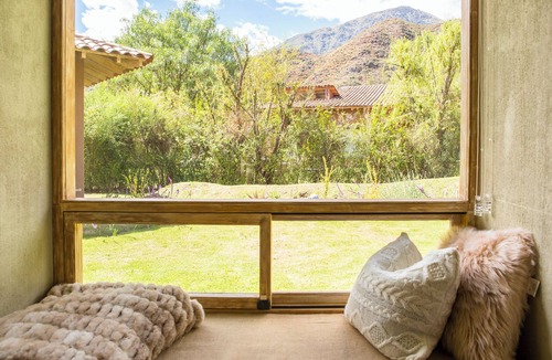 Maras House | Luxurious 4-bedroom house in delightful Urquillos Huayllabamba with WiFi