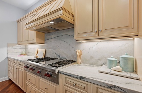 Beach Barber Tract House | Luxurious 4BR Home steps from Beach-Big Hot Tub,Fire Pit,AC,Bikes, 2 King Beds