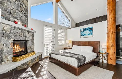 Stonehaven House | Luxurious 4BR Retreat with Hot Tub Near Gold Course