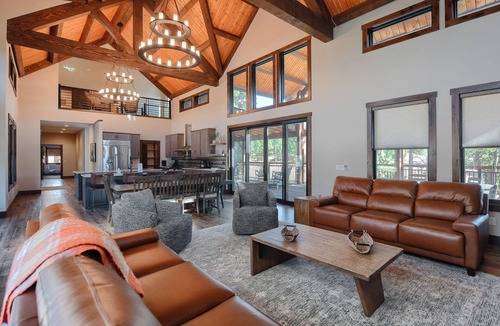 Lead Cabin | Luxurious 5,200 Sq. Ft. Modern Craftsman Getaway w/Hot Tub, Covered Deck!